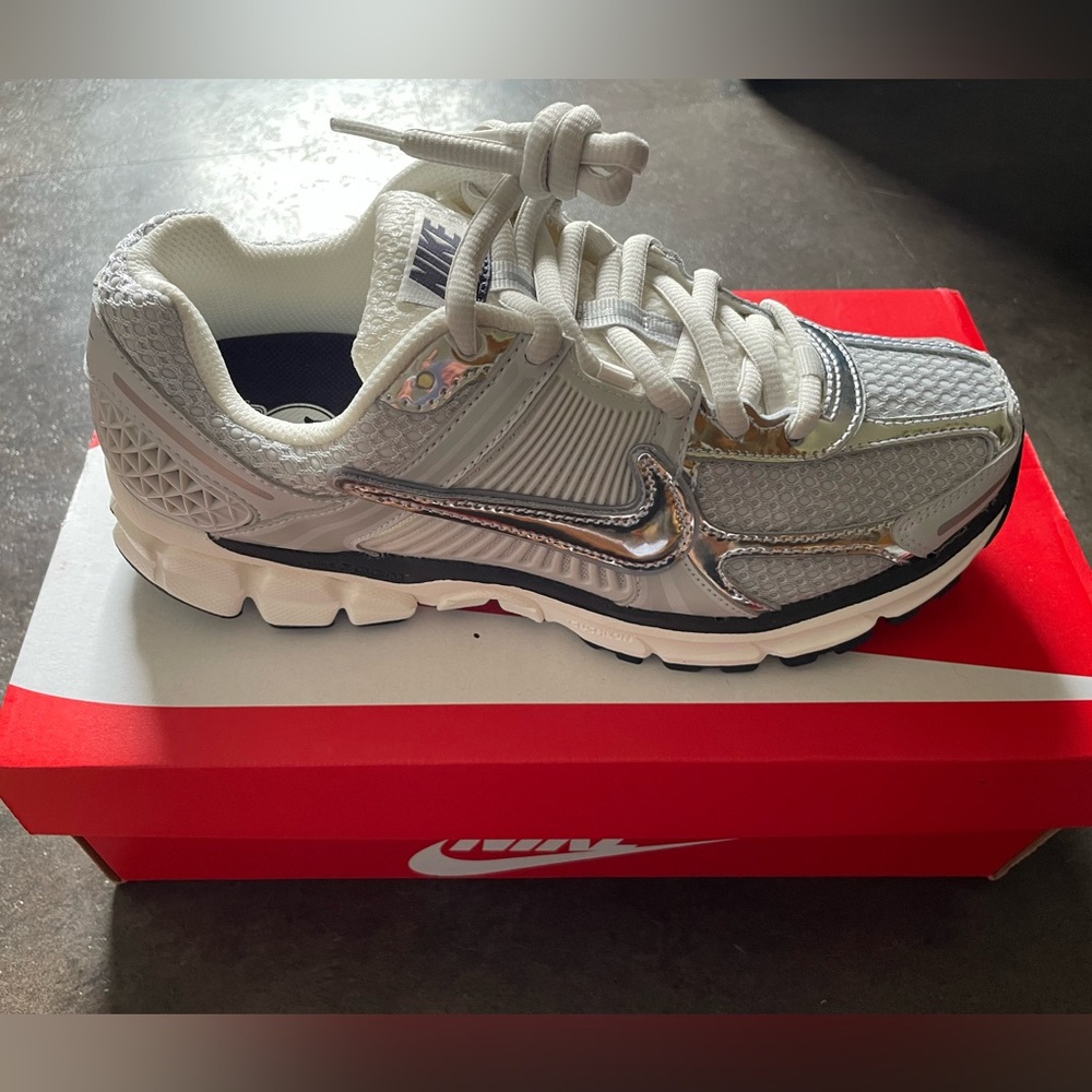 Nike women’s Zoom Vomero 5